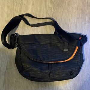 lululemon crossbody bag